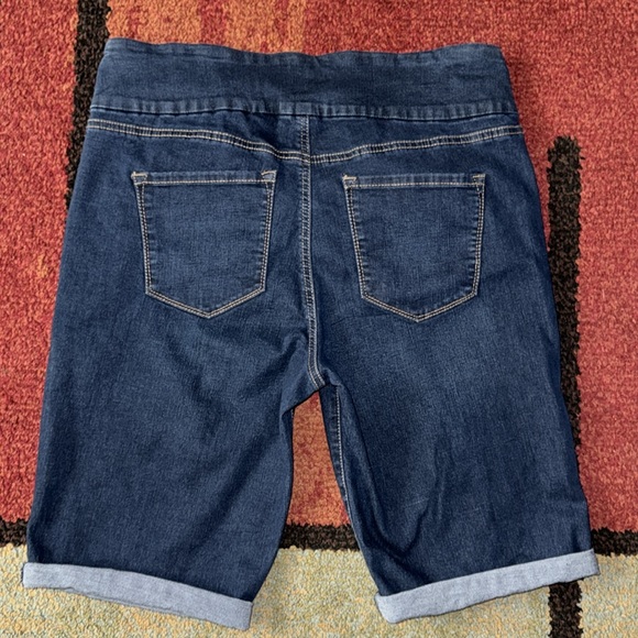 Gloria Vanderbilt‎ Amanda Shorts - Picture 3 of 7